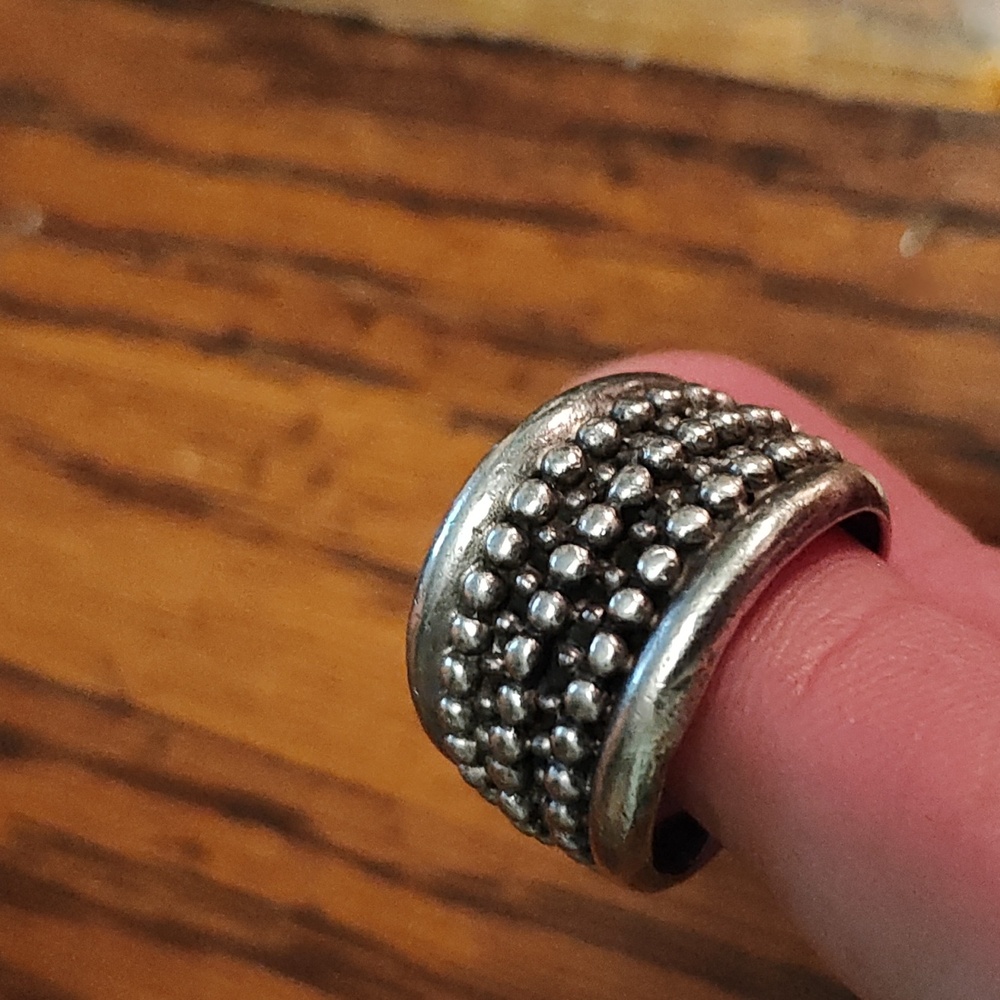 Ring - Picture 3 of 8